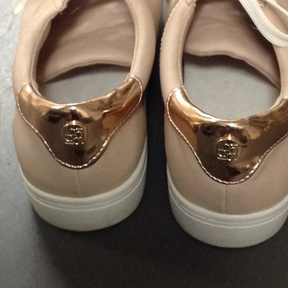 Liz Claiborne blush pink and rose gold sneakers, 8 - Picture 3 of 7